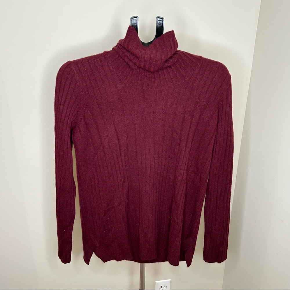NWT Theory cashmere Madalinda turtleneck sweater, burgundy, size medium